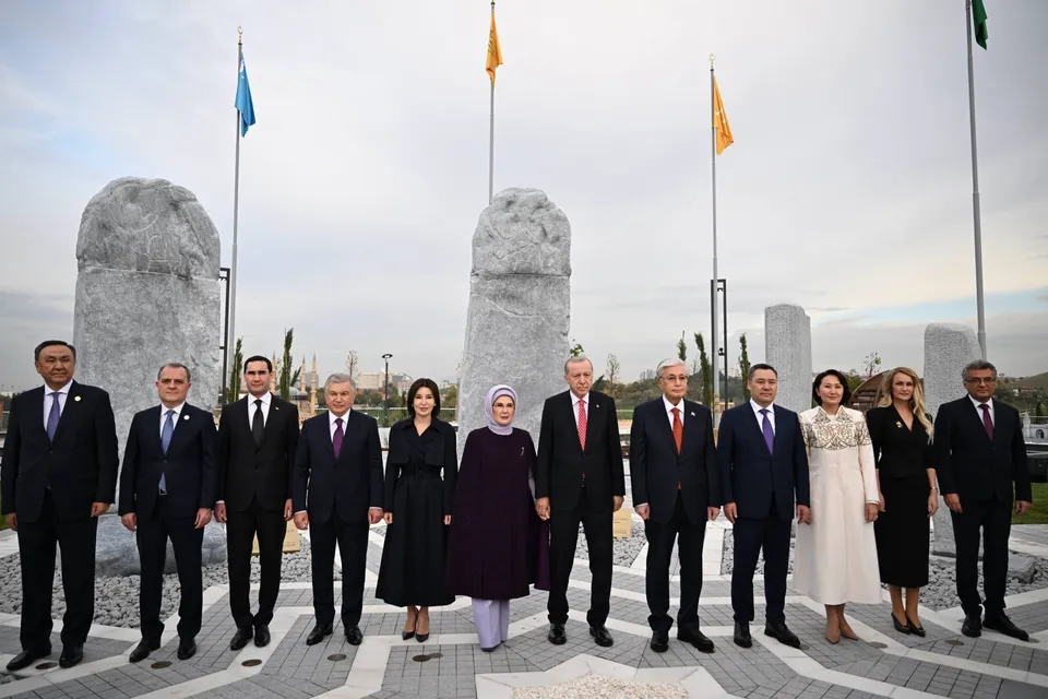 Oʻzbekiston Prezidenti TDT sammitining madaniy dasturida ishtirok etdi